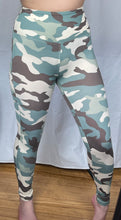 Load image into Gallery viewer, Spring Camo Leggings
